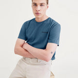 Camiseta Dockers Stencil Logo Blue Fusion - ECRU