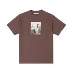 Camiseta EDMMOND STUDIOS Tour Chocolate — vista frontal, fondo transparente