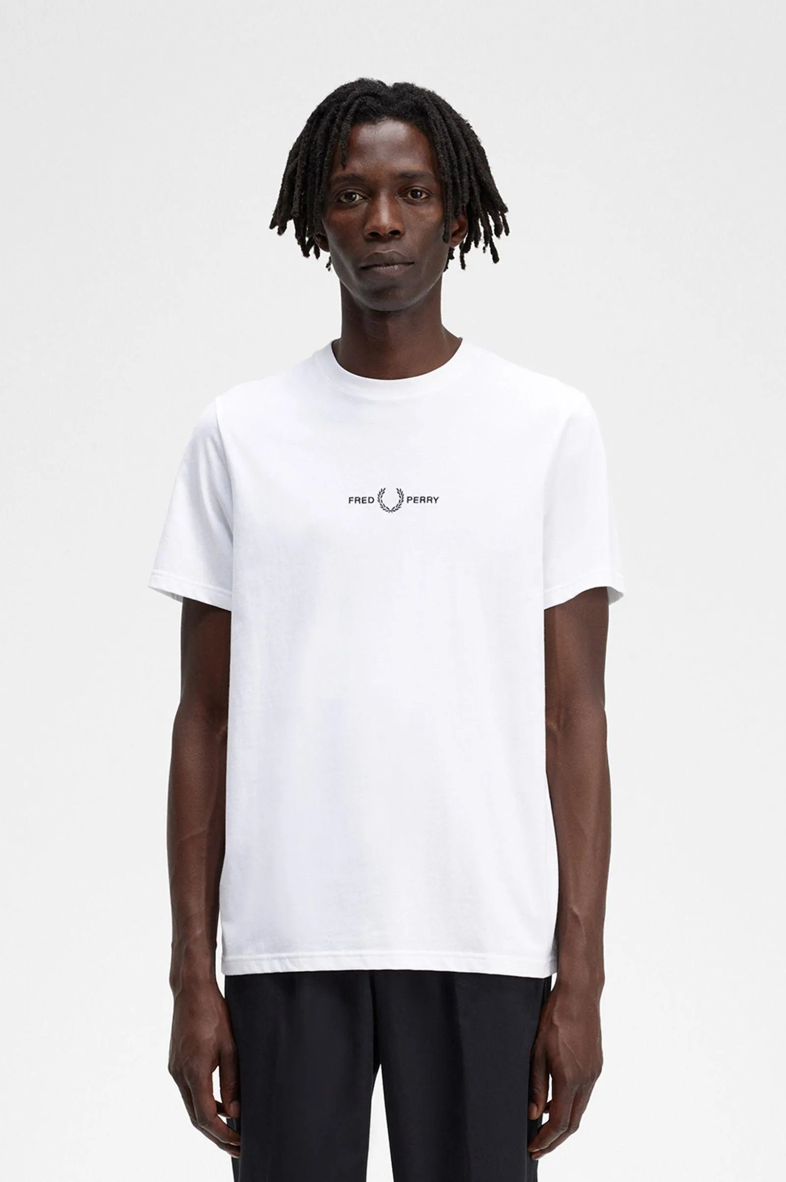 Camiseta Fred Perry Bordada M4580 Blanca - ECRU