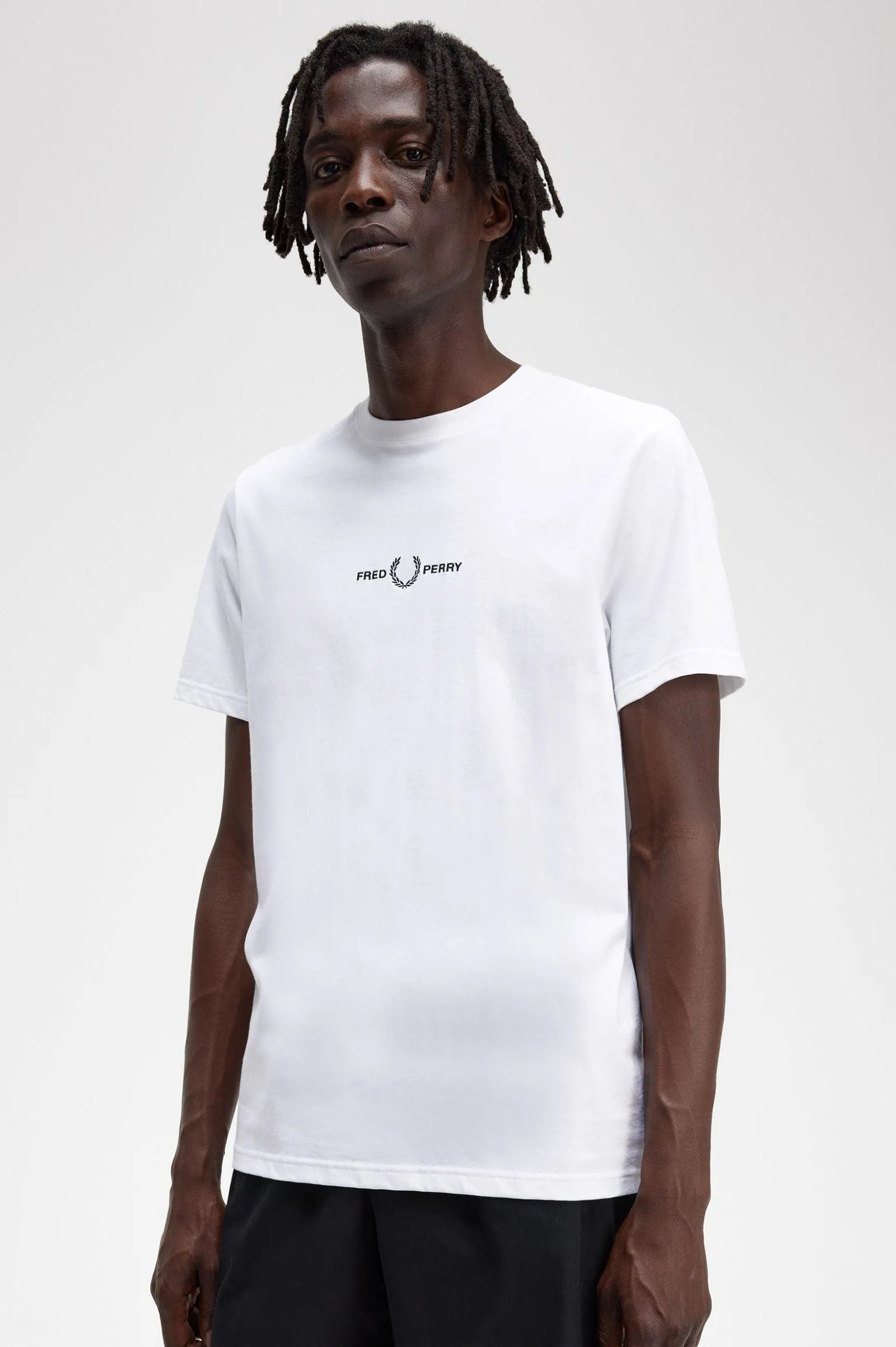 Camiseta Fred Perry Bordada M4580 Blanca - ECRU