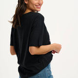 Camiseta Sugarhill Kinsley Relaxed Black Tigers & Toucans - ECRU