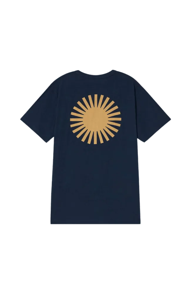 Camiseta Thinking Mu Navy Sol Espalda Curry - ECRU