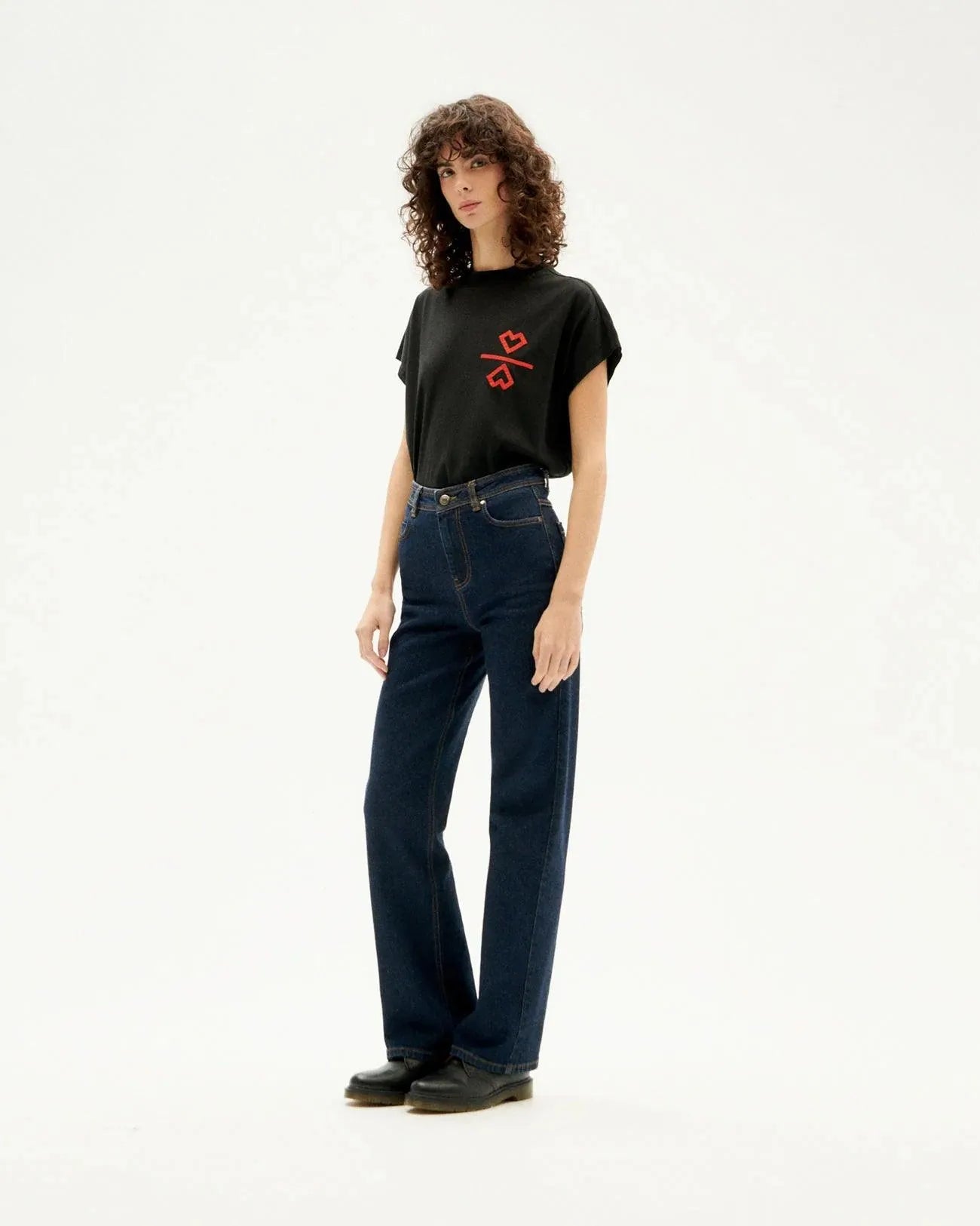 Camiseta Thinking Mu Parches Negra 2 Hearts Volta - ECRU