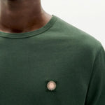 Camiseta Thinking Mu Verde Sol Espalda Coral - ECRU