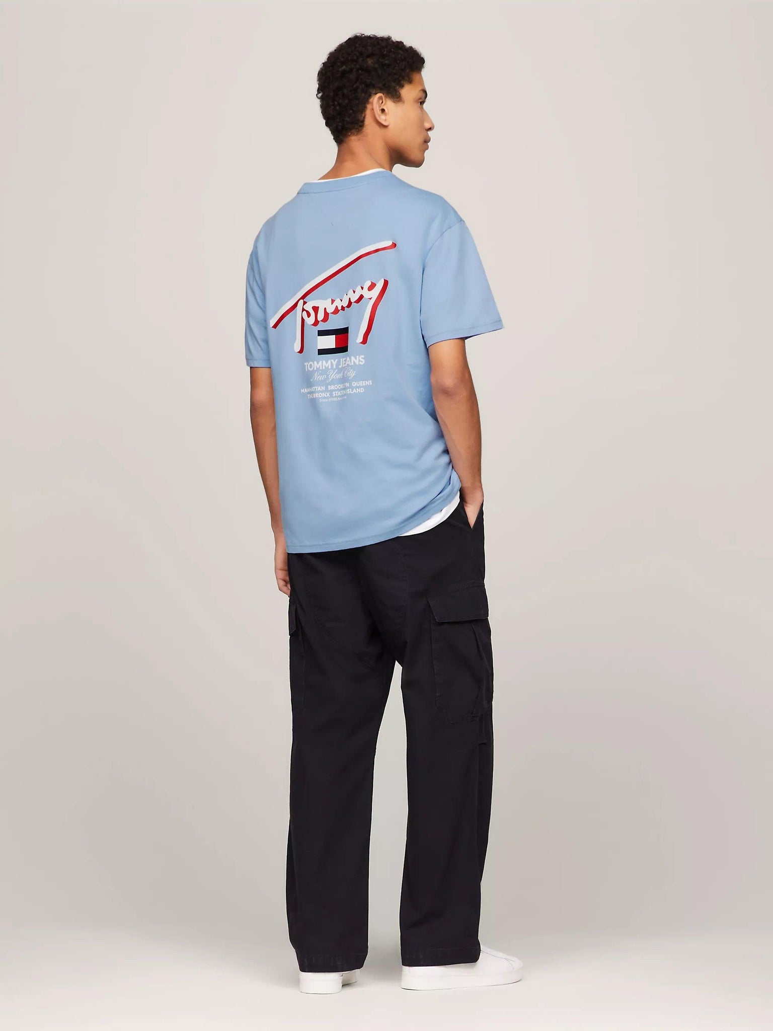 Camiseta Tommy Jeans Classics con Logo Distintivo Trasero - ECRU