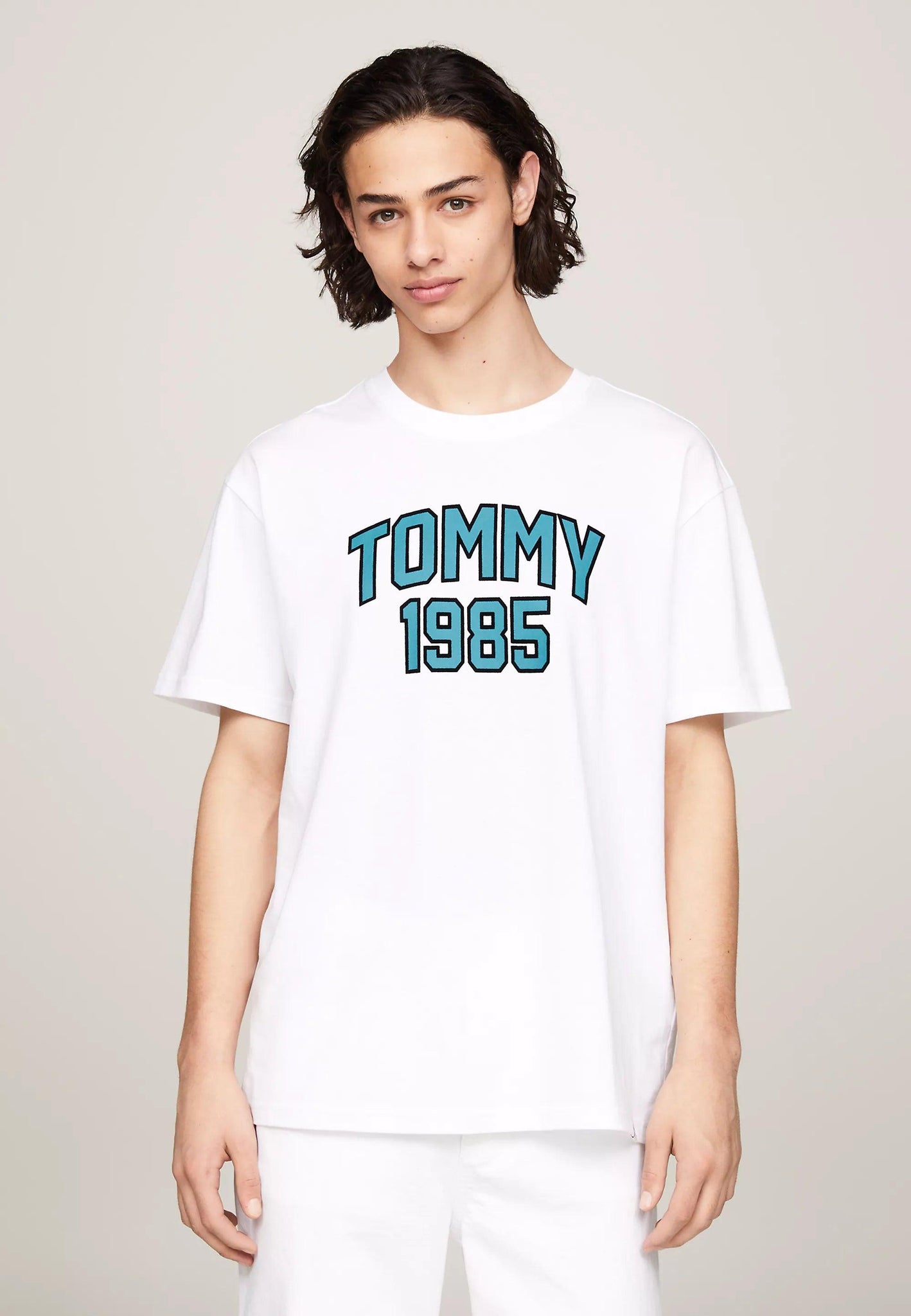 Camiseta Tommy Jeans Varsity con Logo - ECRU