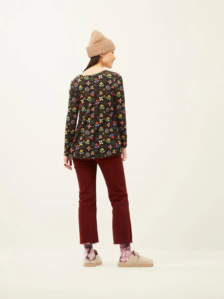 Camiseta Xantik Easy Black Flower Garden - ECRU