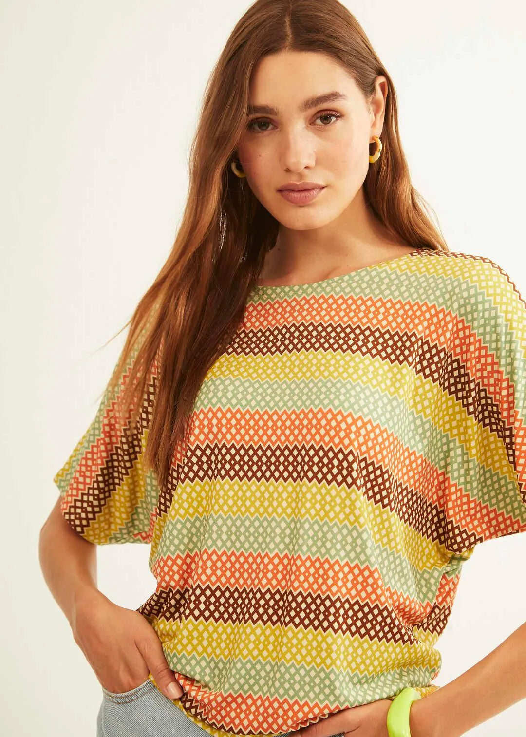 Camiseta Xantik Oversize Accordion Rainbow - ECRU