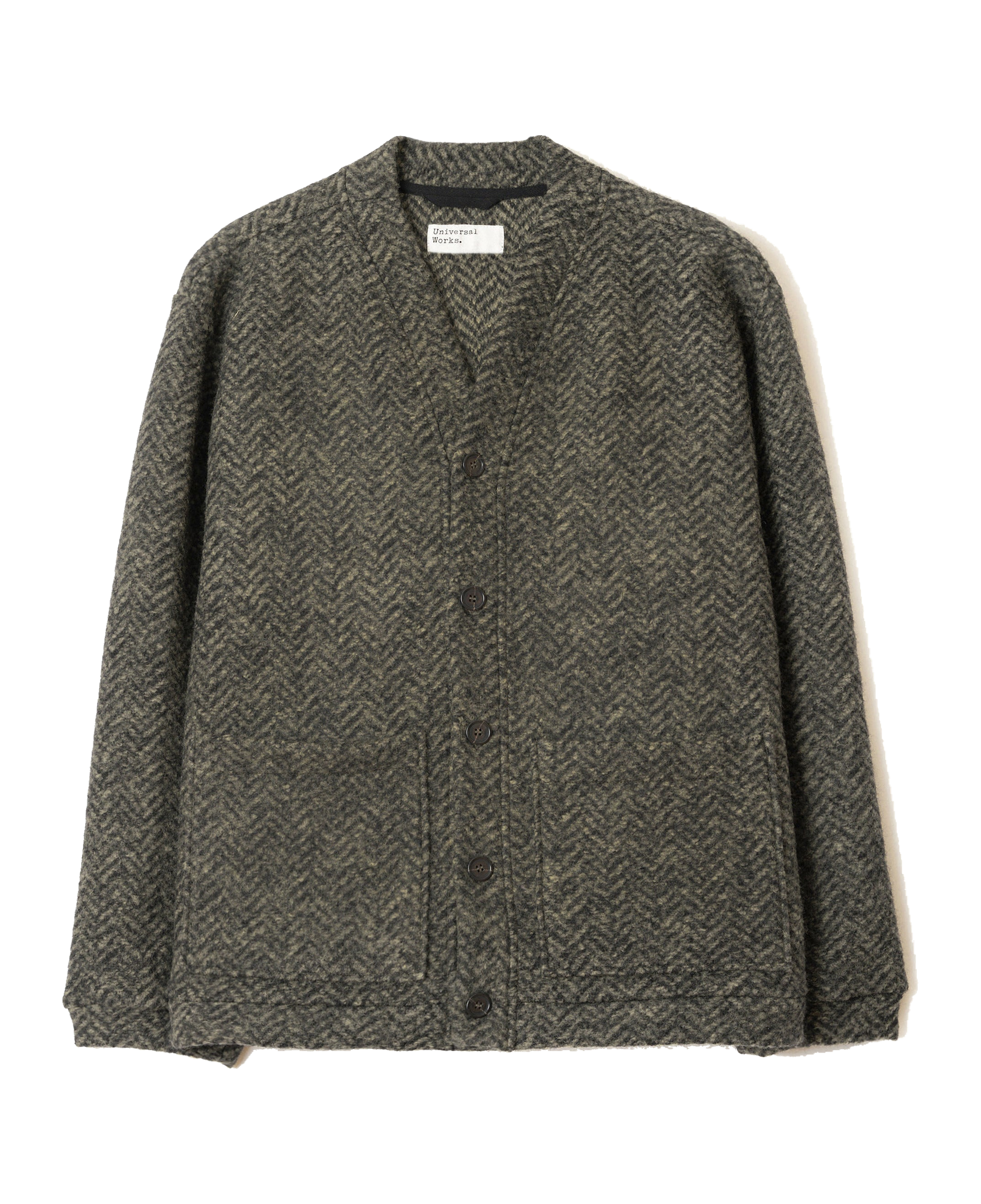 Cárdigan UNIVERSAL WORKS Advance Raven Fleece Olive — vista frontal, fotografía original sin fondo