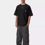 Camiseta Carhartt WIP OG Loose Pocket Black look completo en modelo