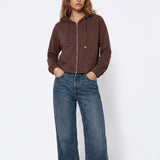 Chaqueta con capucha TIFFOSI Pam marrón — frontal con modelo