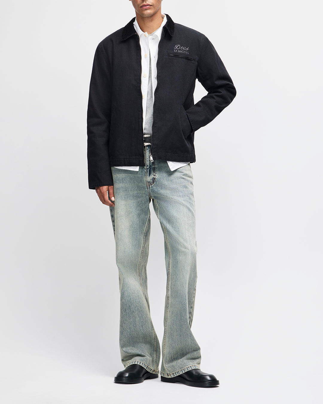 Chaqueta DEUS EX MACHINA Address Workwear negra — vista lateral con modelo