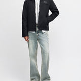 Chaqueta DEUS EX MACHINA Address Workwear negra — vista lateral con modelo