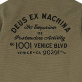 Chaqueta DEUS EX MACHINA Address Workwear verde oliva — detalle del bordado Address de espalda