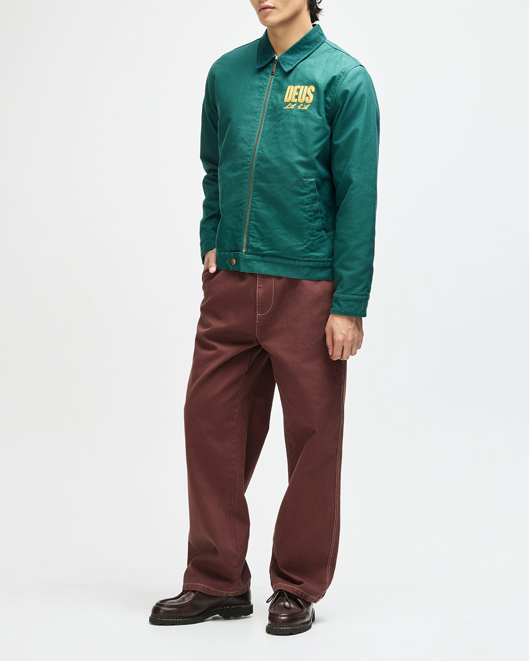 Chaqueta DEUS EX MACHINA Cutaway Racing Green — vista lateral con modelo