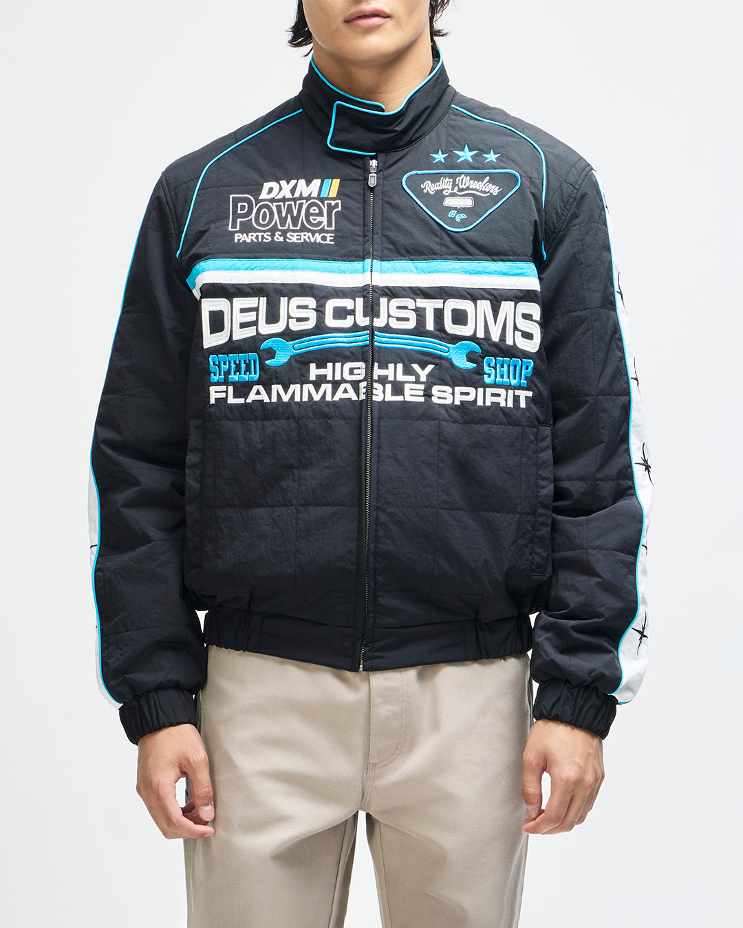 Chaqueta DEUS EX MACHINA Trife Life negra — frontal con modelo