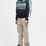 Chaqueta DEUS EX MACHINA Trife Life negra — vista lateral con modelo