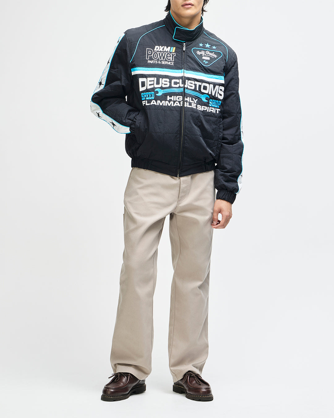 Chaqueta DEUS EX MACHINA Trife Life negra — vista frontal alternativa con modelo