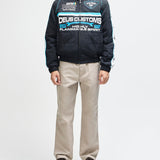 Chaqueta DEUS EX MACHINA Trife Life negra — vista completa con modelo