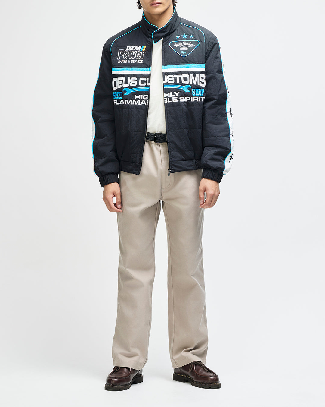 Chaqueta DEUS EX MACHINA Trife Life negra — vista frontal con modelo