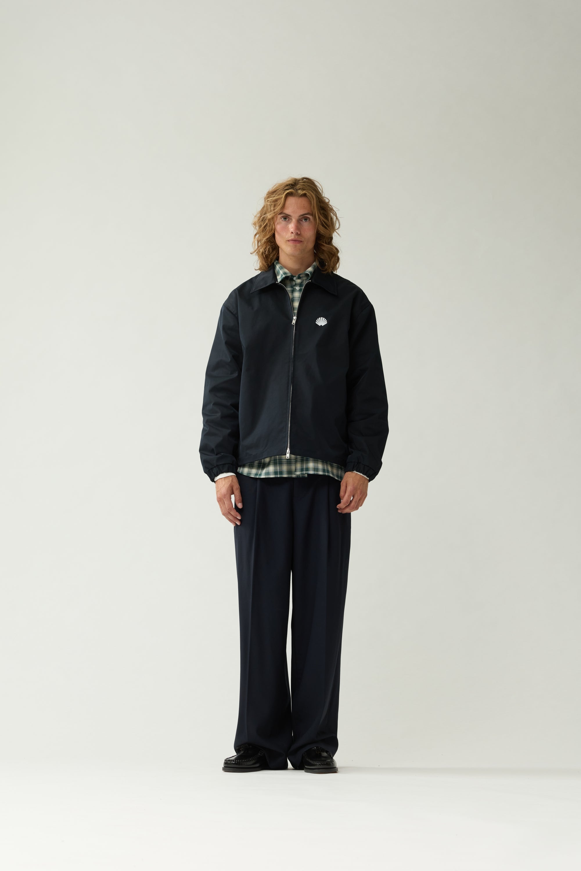 Chaqueta NEW AMSTERDAM Coach Night con modelo, vista 3
