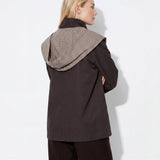 Chaqueta TIFFOSI Highlands gris roca, modelo espalda