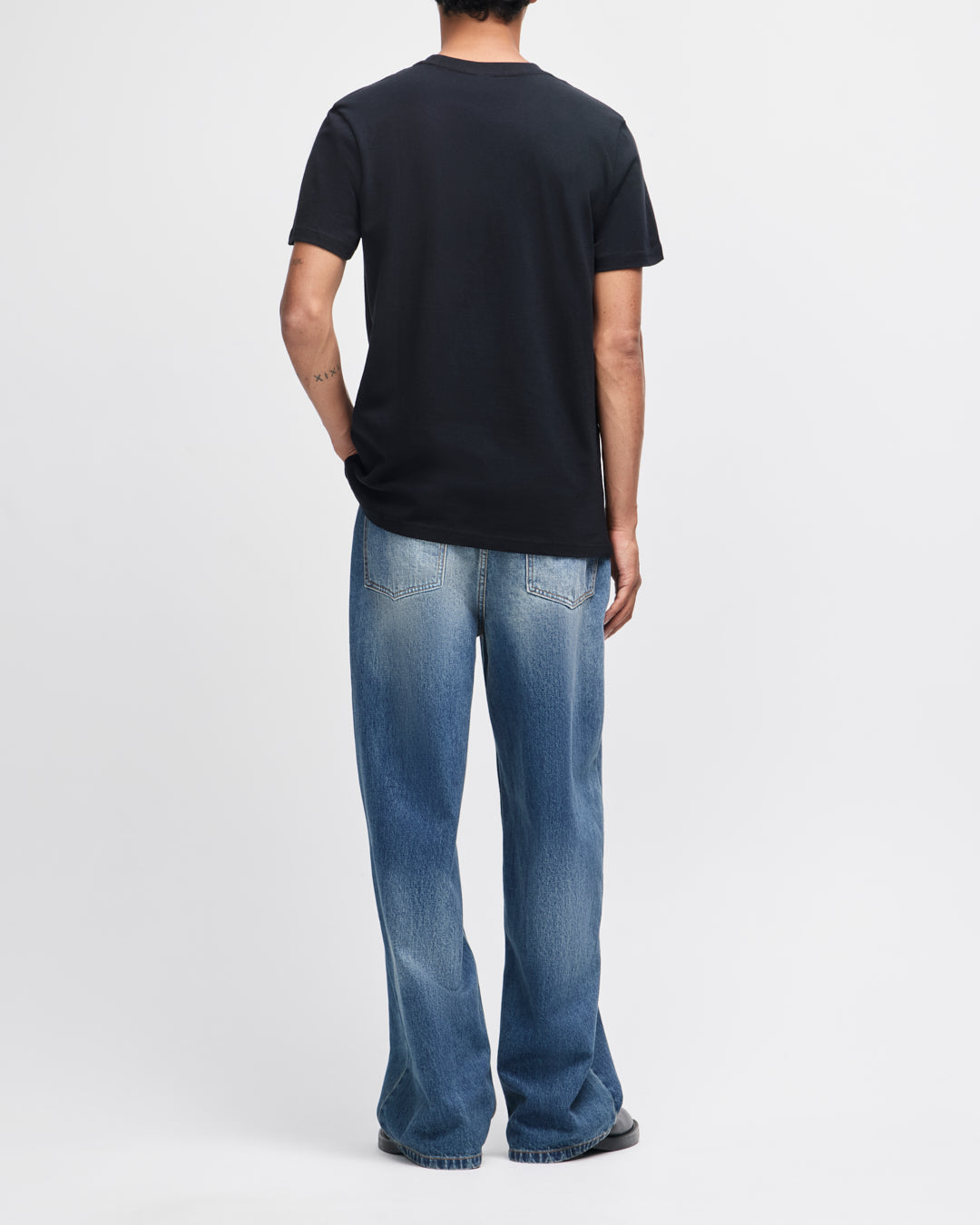 Shield Standard Tee - Black - imagen 7