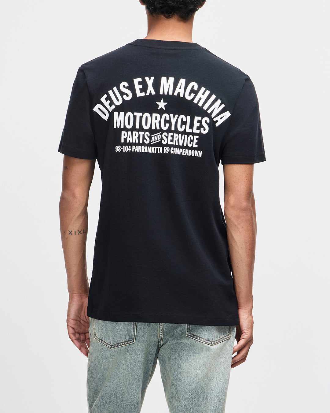 Camiseta DEUS Camperdown Address Black - foto oficial 2