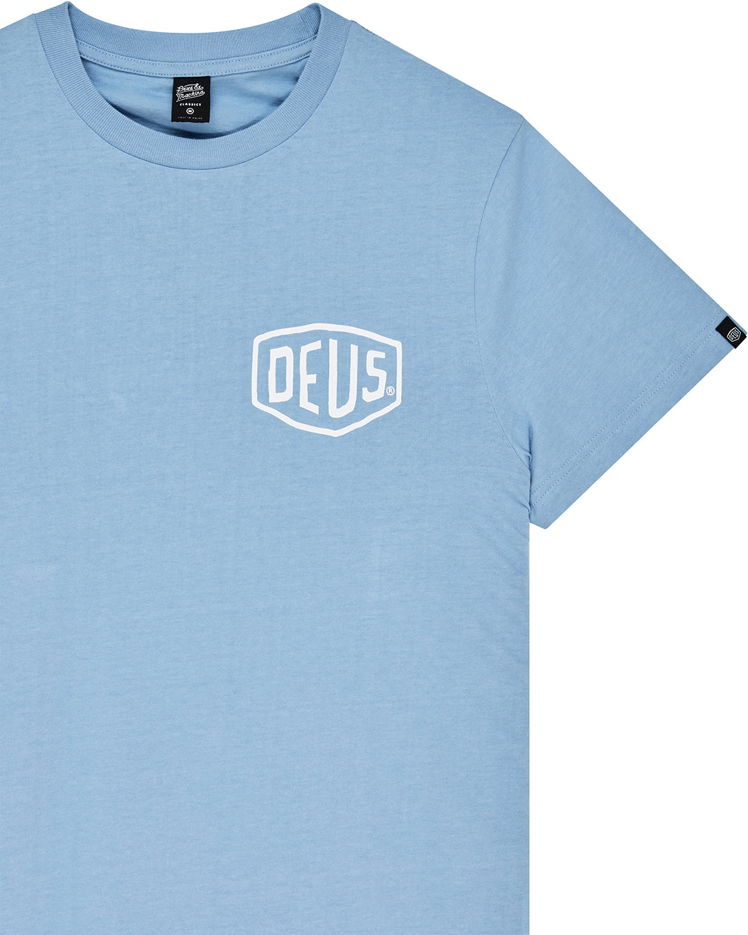 Camiseta Deus Camperdown Address Glacier Blue — detalle