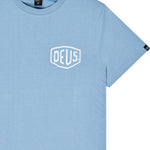 Camiseta Deus Camperdown Address Glacier Blue — detalle