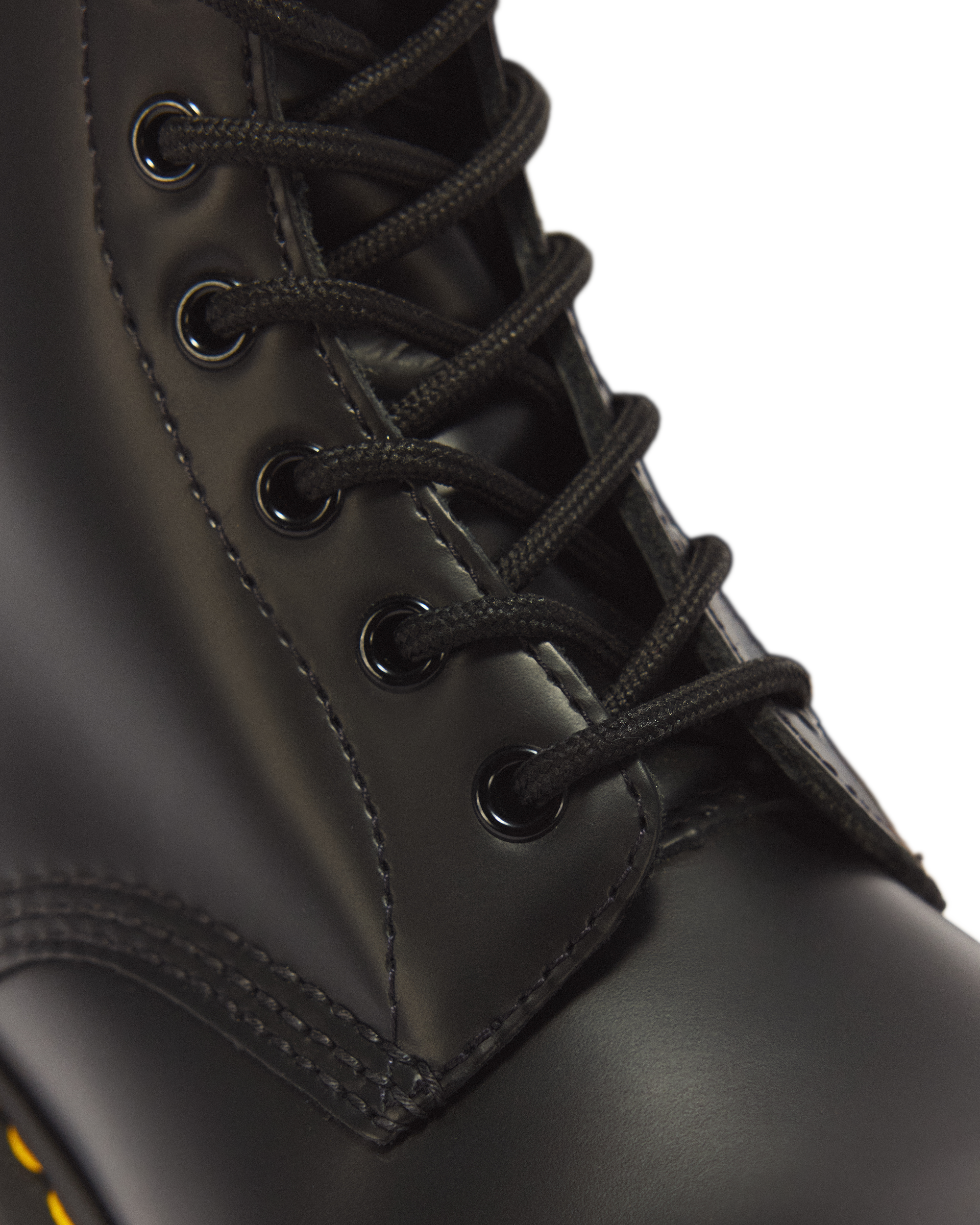 Detalle piel Smooth y ojales Dr. Martens 1460 Black