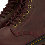 Detalle piel Crazy Horse y ojales Dr. Martens 1460 Cherry Red