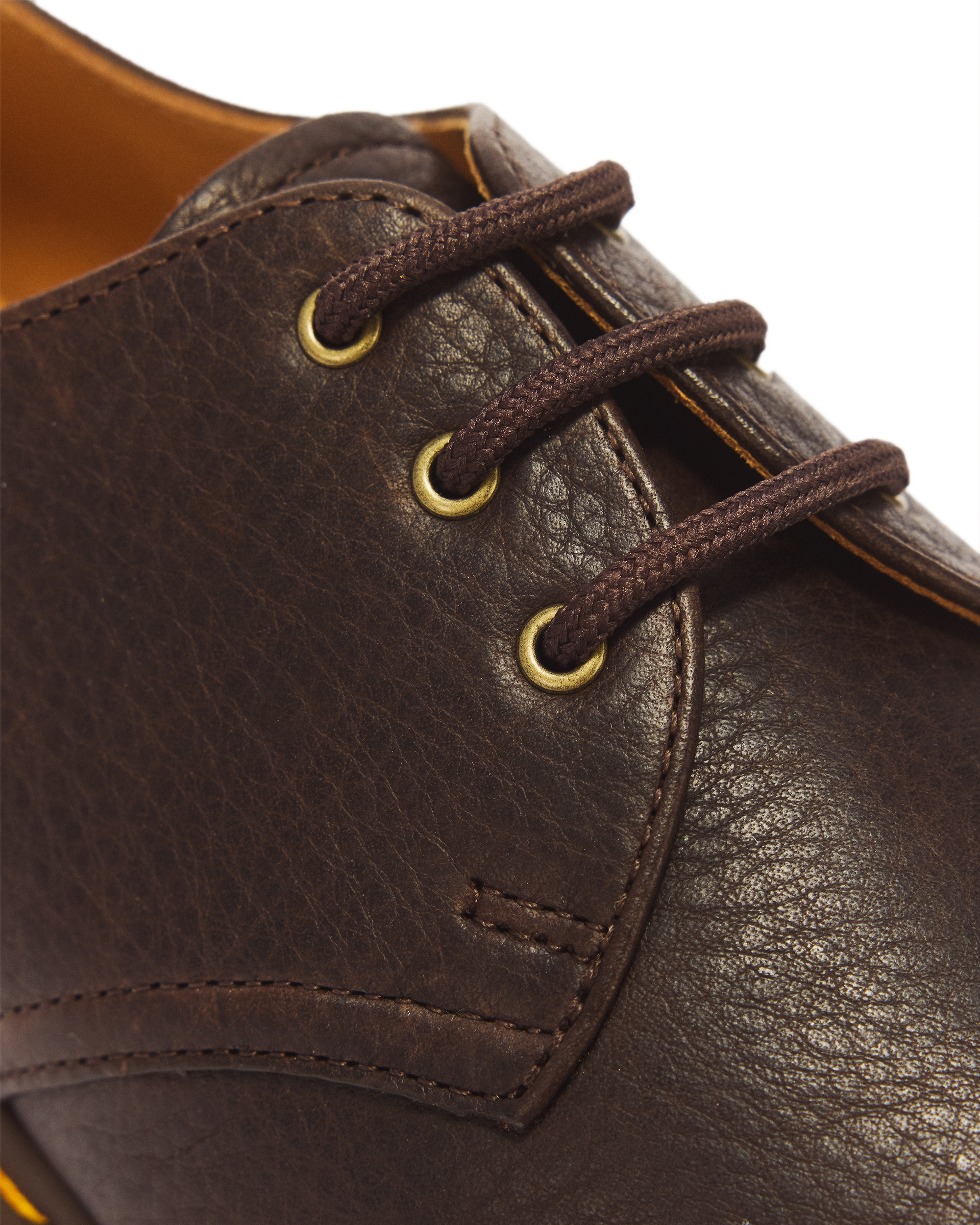 Detalle piel Ambassador Dr. Martens 1461 Dark Brown