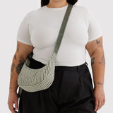 Bolso BAGGU Small Nylon Crescent Sage Stripe
