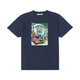 Camiseta Edmmond Studios Retrospectiva azul marino con ilustración frontal