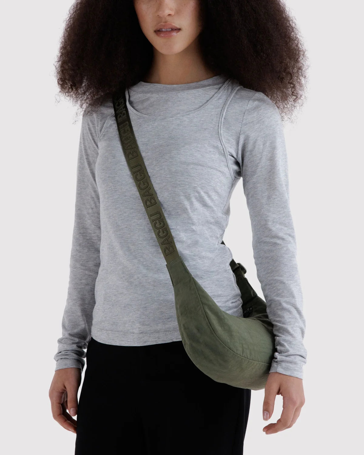 Bolso BAGGU Small Nylon Crescent Caper