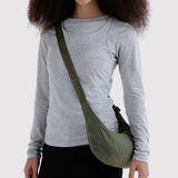 Bolso BAGGU Small Nylon Crescent Caper