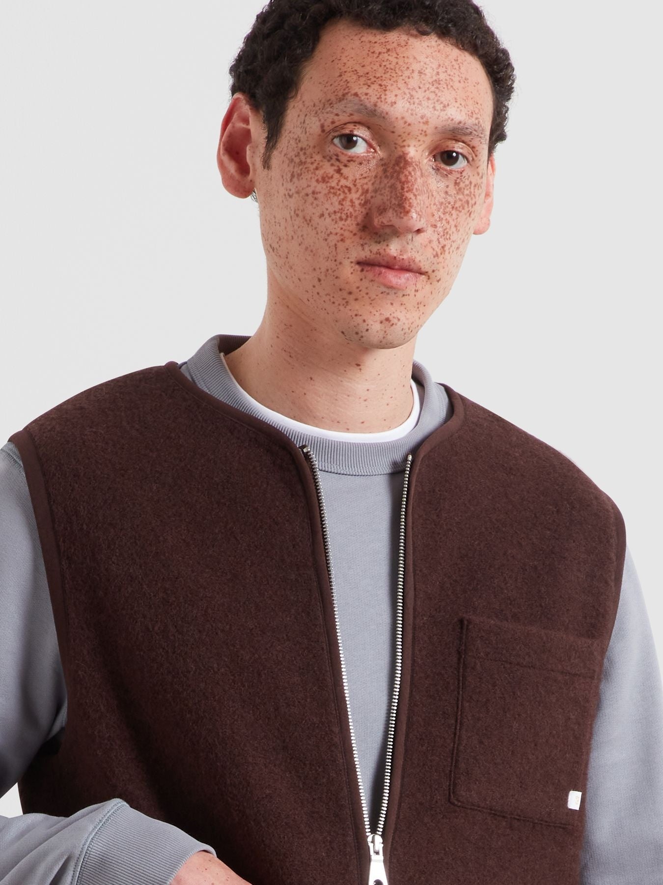 Chaleco FARAH Myles Dark Brown, detalle