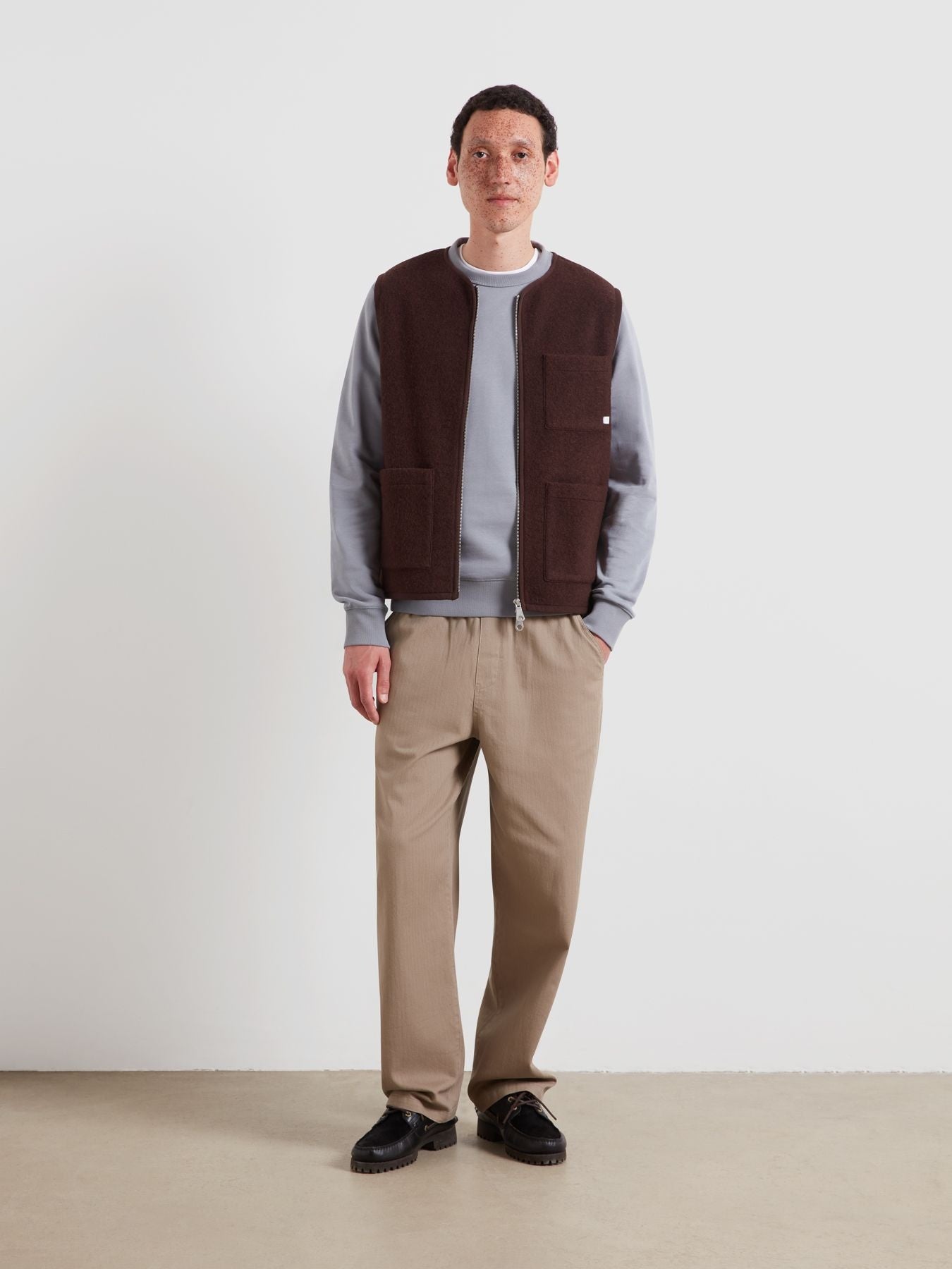 Chaleco FARAH Myles Dark Brown, look frontal