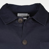 Sobrecamisa FARAH Steffens True Navy, detalle de cuello y tejido