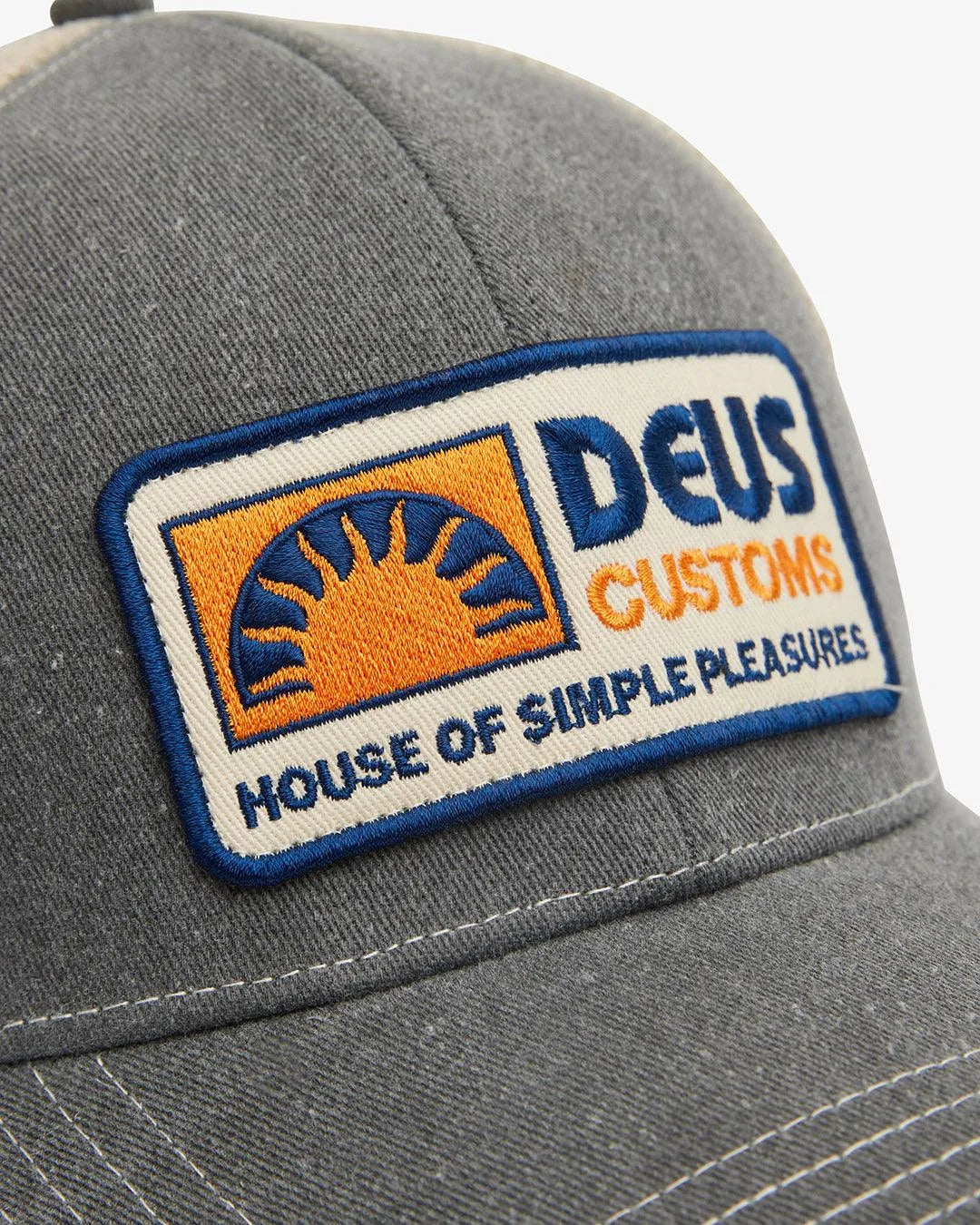 Gorra Trucker Deus Ex Machina Melodies Phantom Black - ECRU