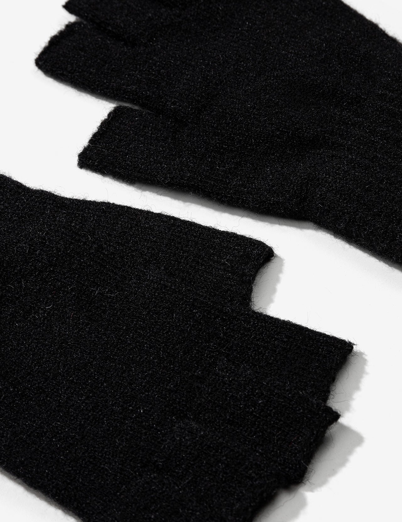 Guantes sin dedos TIFFOSI Dallas negros — detalle del tejido y acabado