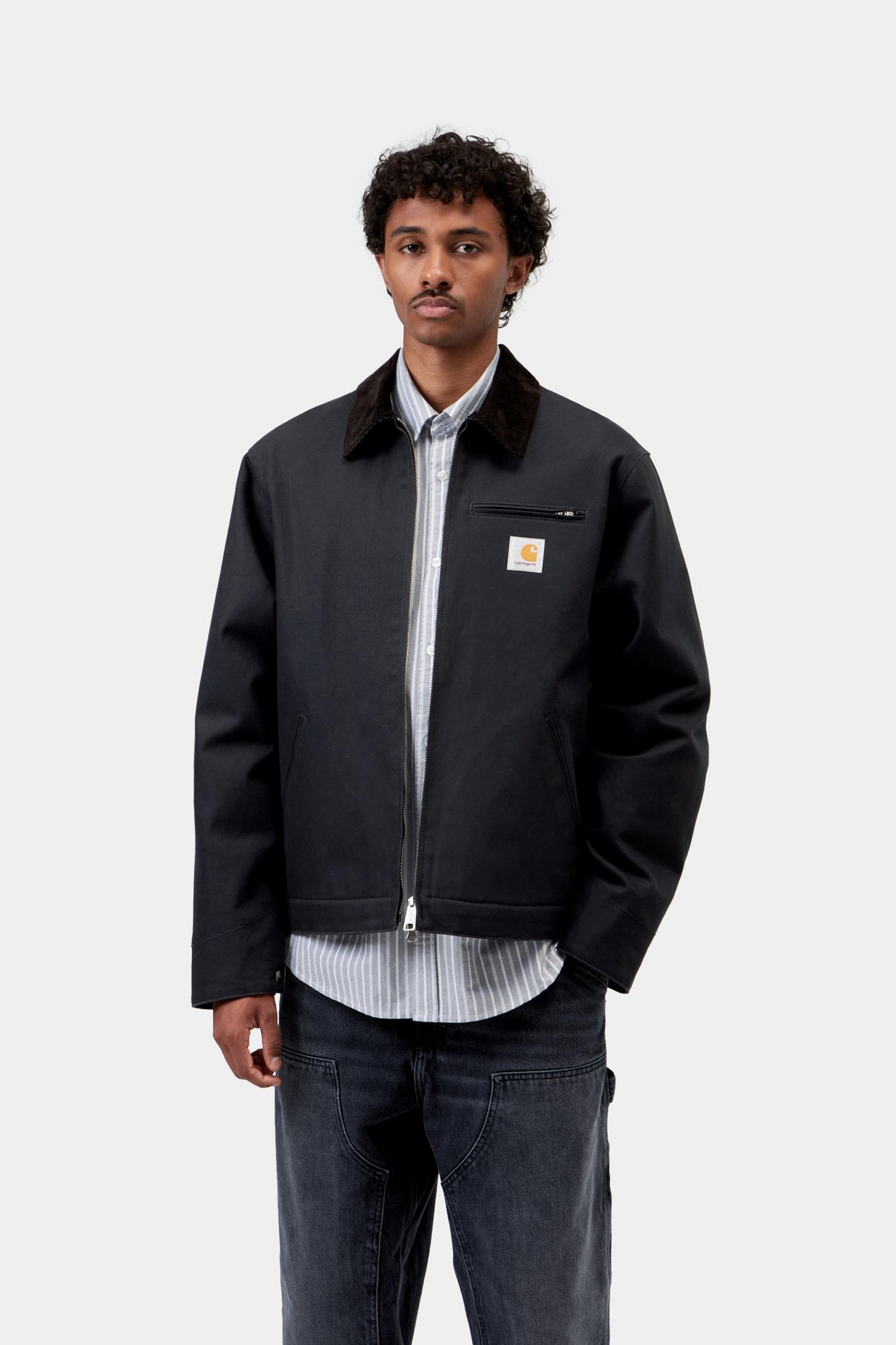 Chaqueta CARHARTT WIP Detroit Jacket Winter Dark Navy Black Rigid en modelo