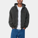 Sudadera CARHARTT WIP Hooded Vista Jacket Black Garment Dyed en modelo
