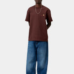 Camiseta CARHARTT WIP S/S American Script Amarone look completo