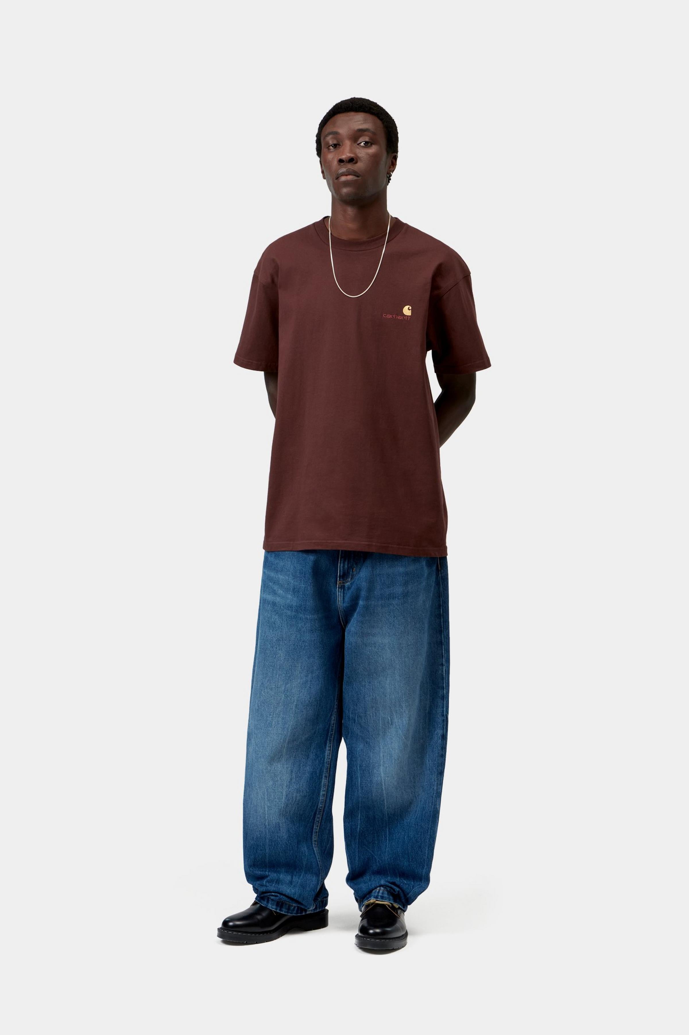 Camiseta CARHARTT WIP S/S American Script Amarone look completo