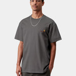 Camiseta CARHARTT WIP S/S American Script Graphite en modelo
