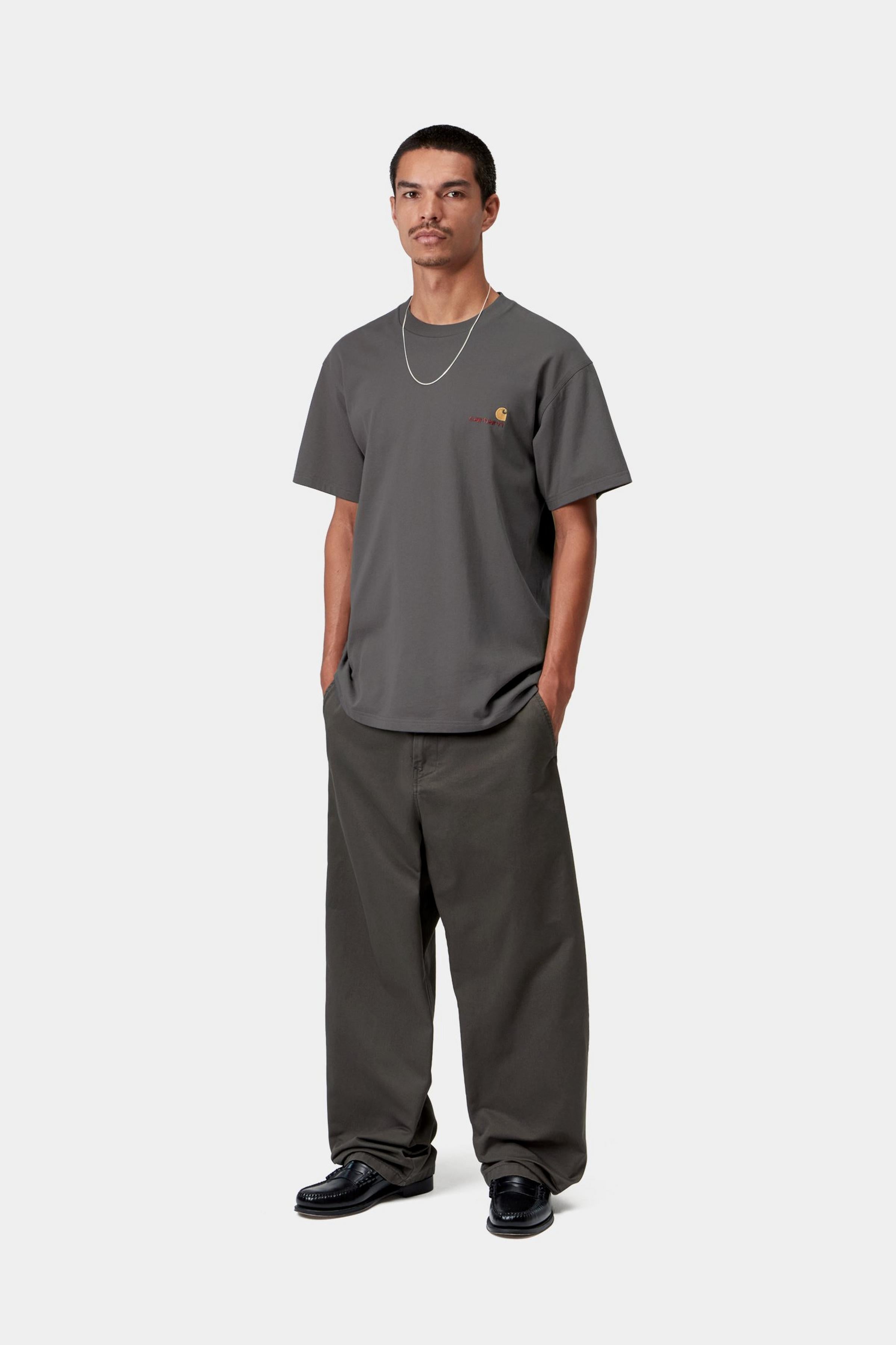 Camiseta CARHARTT WIP S/S American Script Graphite look completo