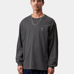 Camiseta CARHARTT WIP L/S Vista Black Garment Dyed en modelo