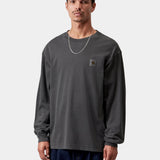 Camiseta CARHARTT WIP L/S Vista Black Garment Dyed en modelo